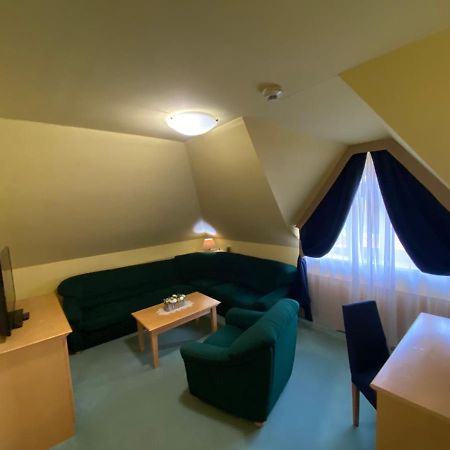Parkhotel Na Baracke Nova Dubnica Ngoại thất bức ảnh