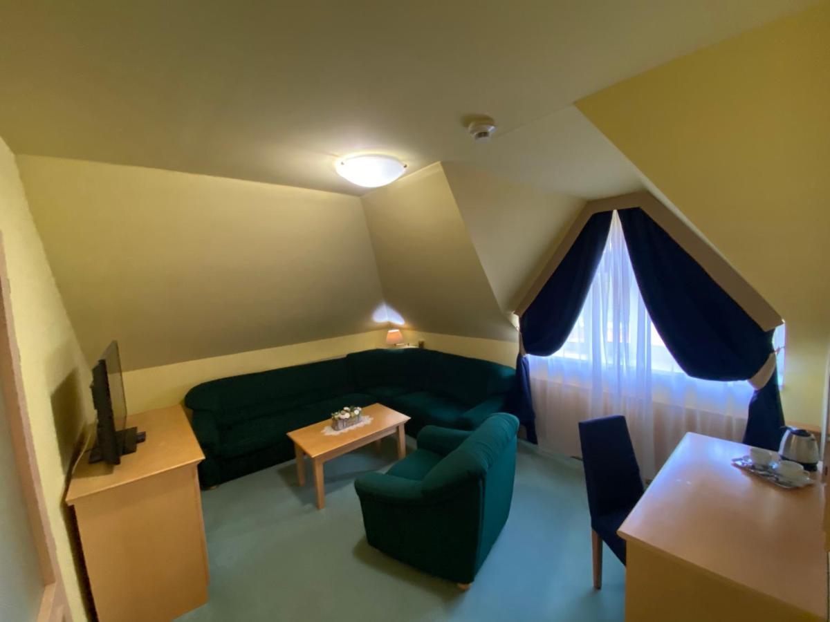 Parkhotel Na Baracke Nova Dubnica Ngoại thất bức ảnh