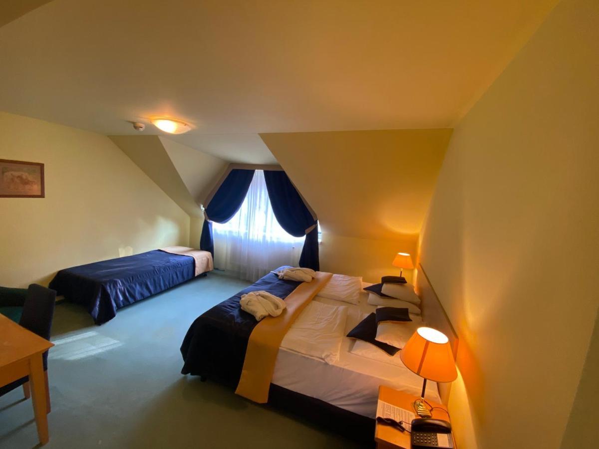 Parkhotel Na Baracke Nova Dubnica Ngoại thất bức ảnh