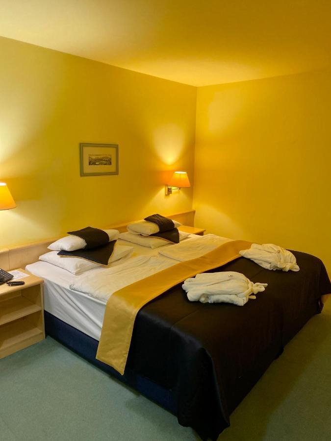 Parkhotel Na Baracke Nova Dubnica Ngoại thất bức ảnh