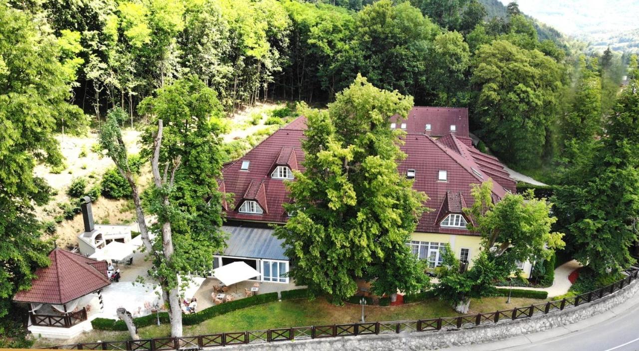 Parkhotel Na Baracke Nova Dubnica Ngoại thất bức ảnh