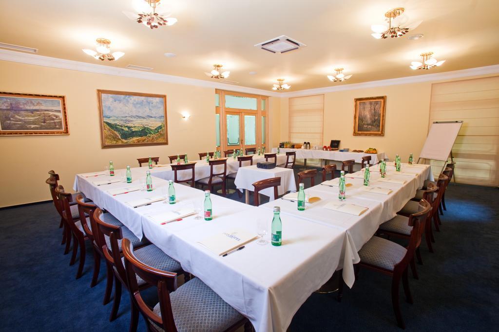 Parkhotel Na Baracke Nova Dubnica Ngoại thất bức ảnh