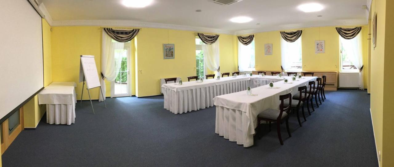 Parkhotel Na Baracke Nova Dubnica Ngoại thất bức ảnh