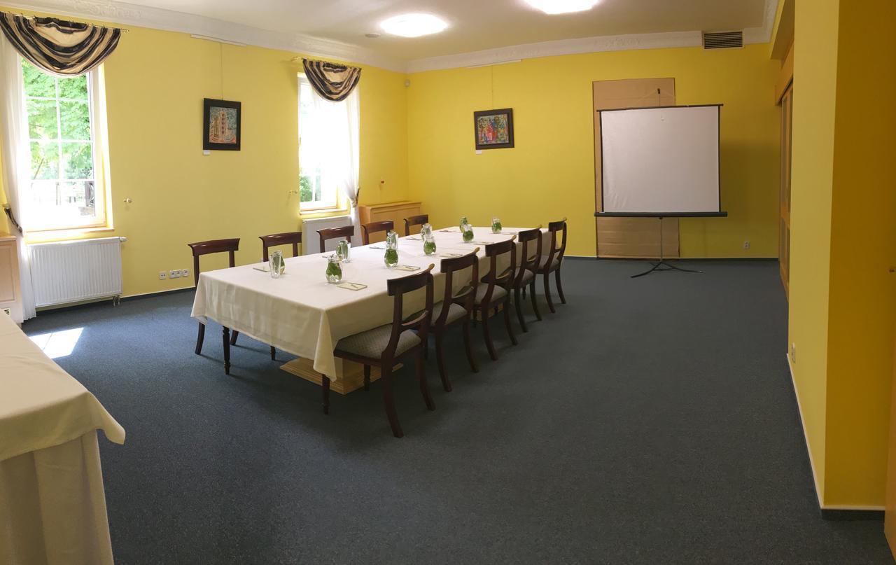 Parkhotel Na Baracke Nova Dubnica Ngoại thất bức ảnh