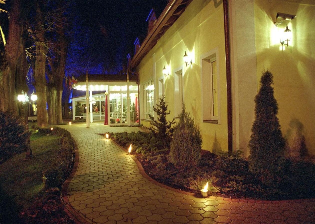 Parkhotel Na Baracke Nova Dubnica Ngoại thất bức ảnh